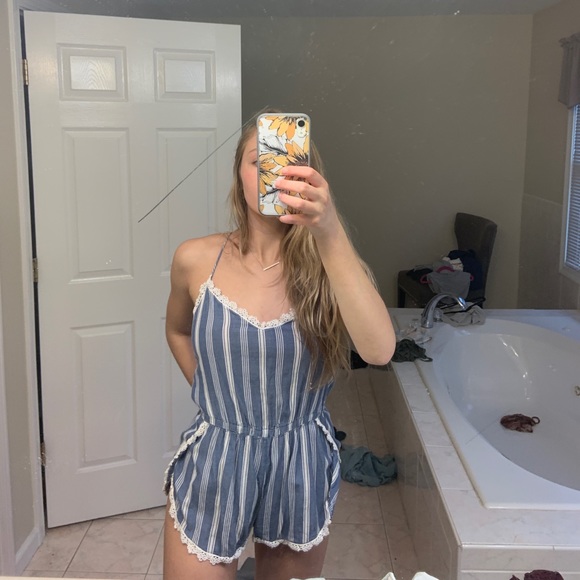 romper - Picture 2 of 4